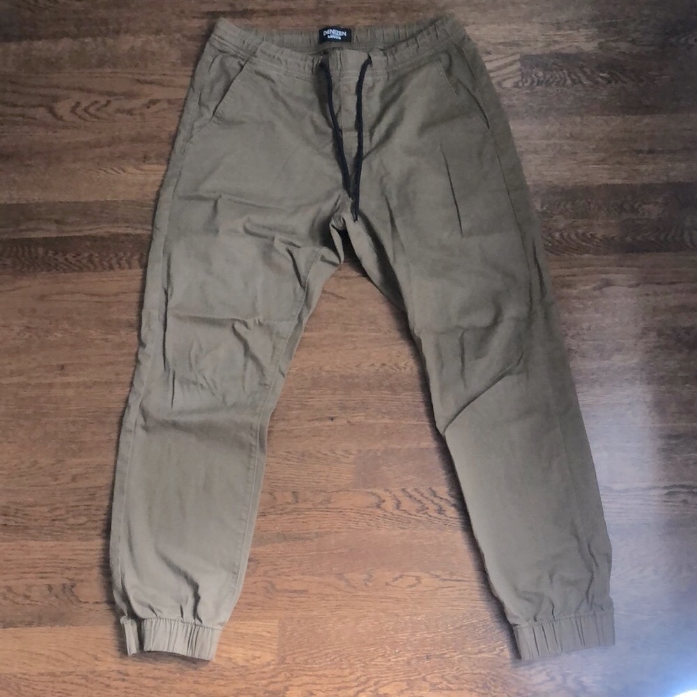 Denizen from Levi’s Chino Style Joggers